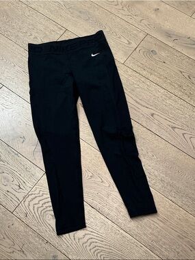 Woman’s Nike Pro black leggings. Size medium. Like new!